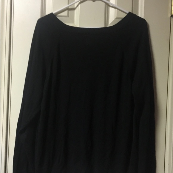 Gap
Women’s
Black
Sweater
size Large
Armpit To Armpit 24 Inches - Picture 8 of 9